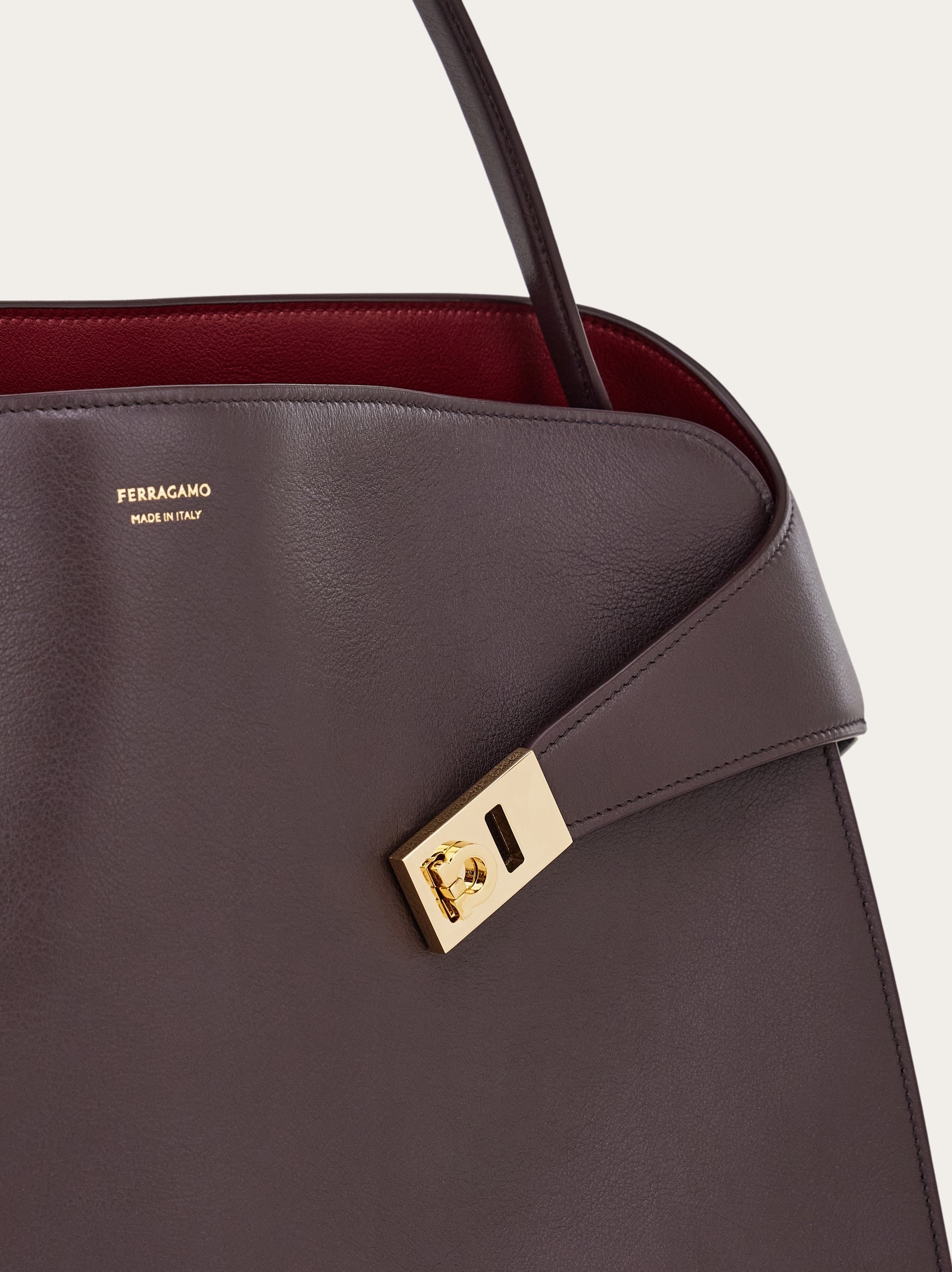 Чанта 'Hug' Ferragamo (L)