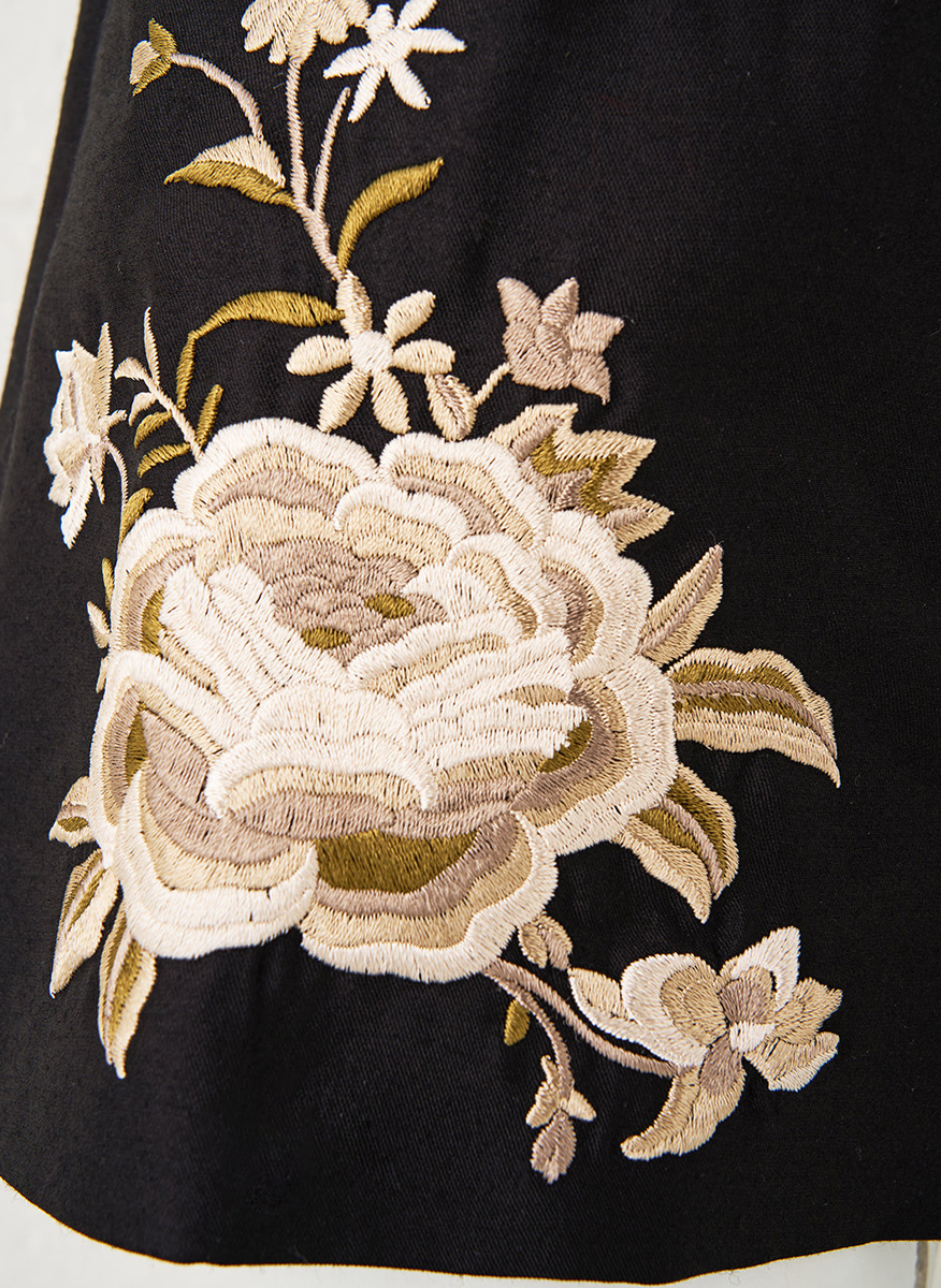 Camilla 'Flamenco folklore' shorts with floral embroidery