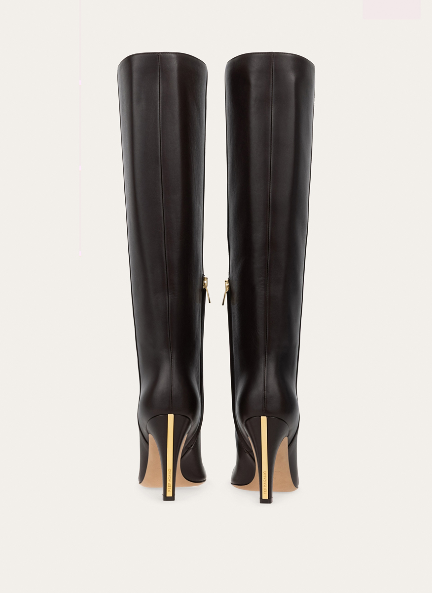 Високи кожени ботуши на ток Ferragamo