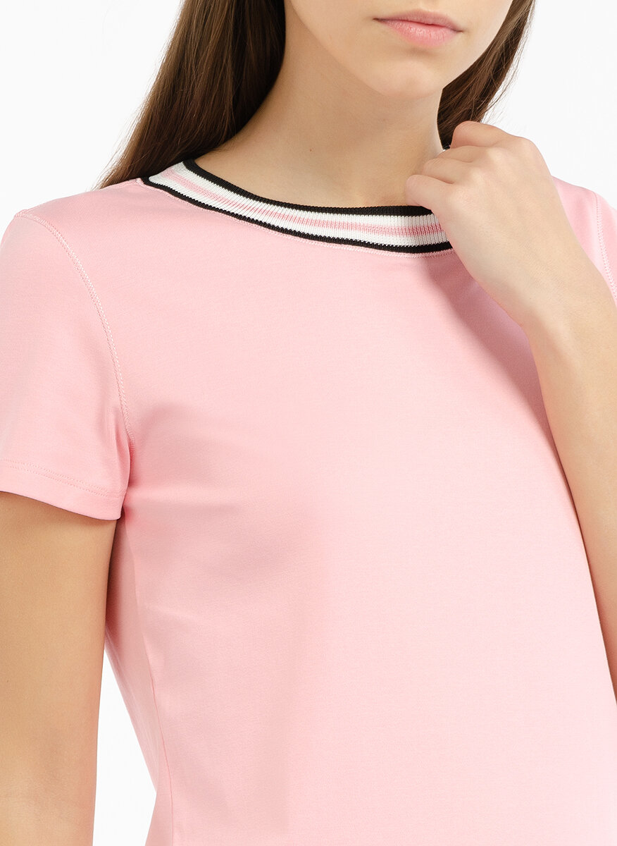 Тишърт с контрастен детайл  Marc Cain Collections